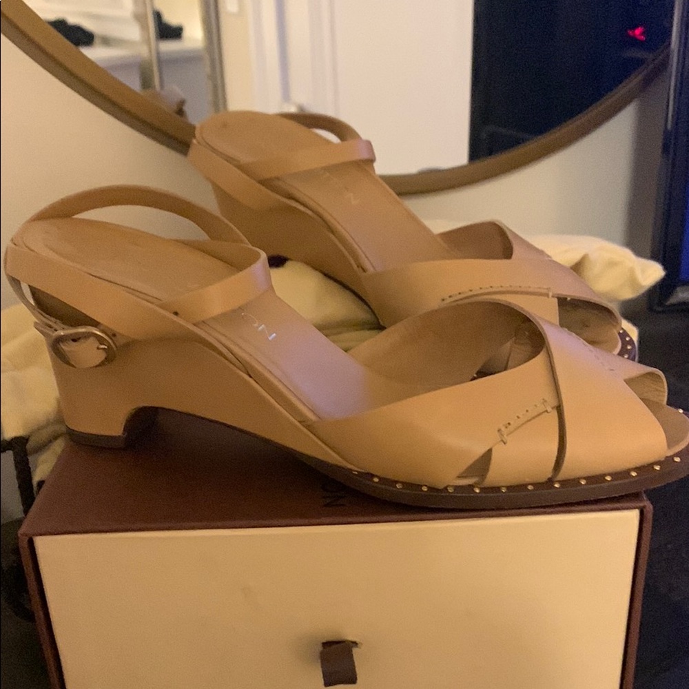 Louis Vuitton Wedge Sandals with Leather Straps and Adjustable Ankle Closure - Picture 3 of 16